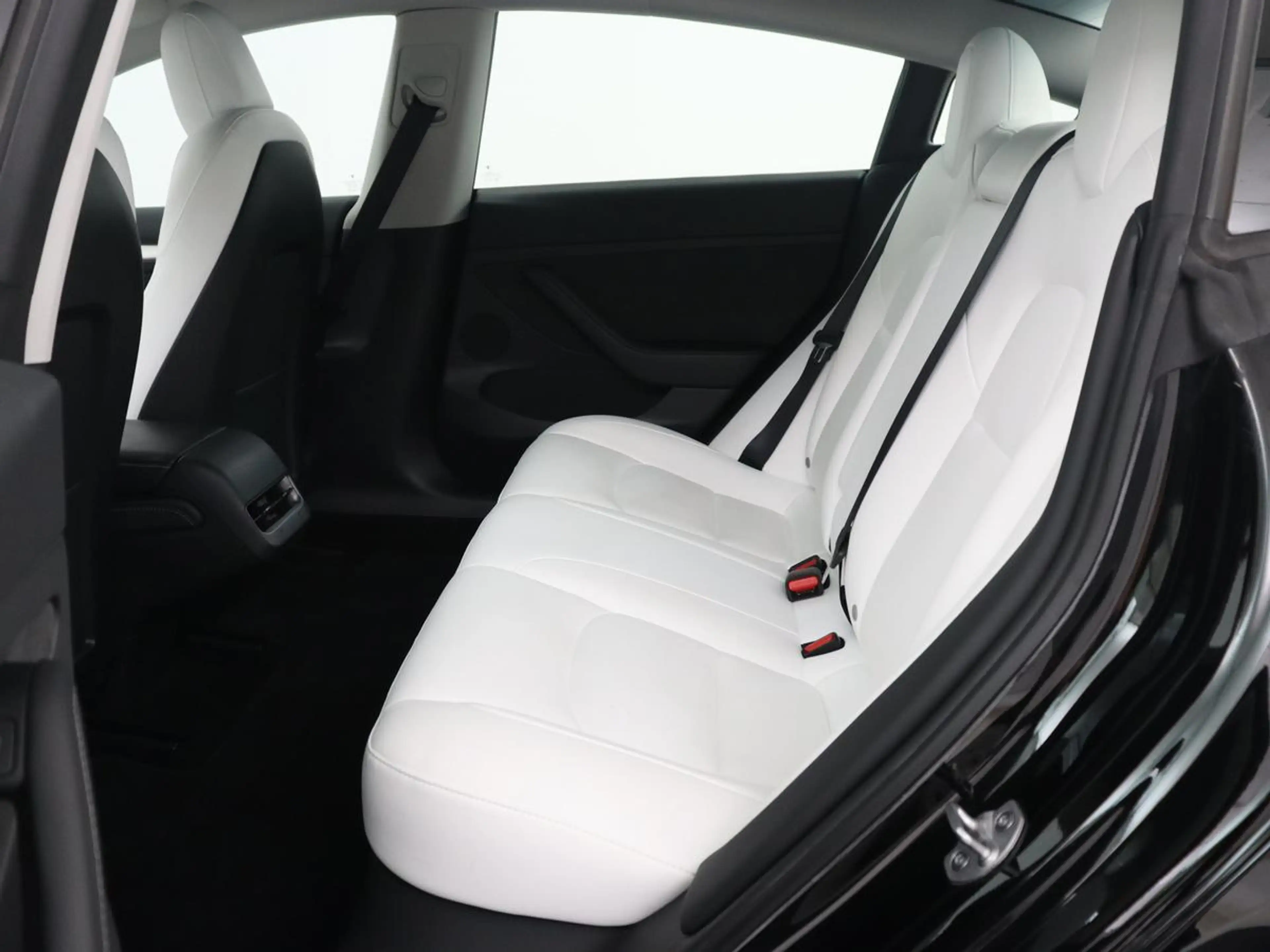 Tesla Model 3 Standard RWD Plus 60 kWh | SOH 91,8 % | Panoramada — photo 6