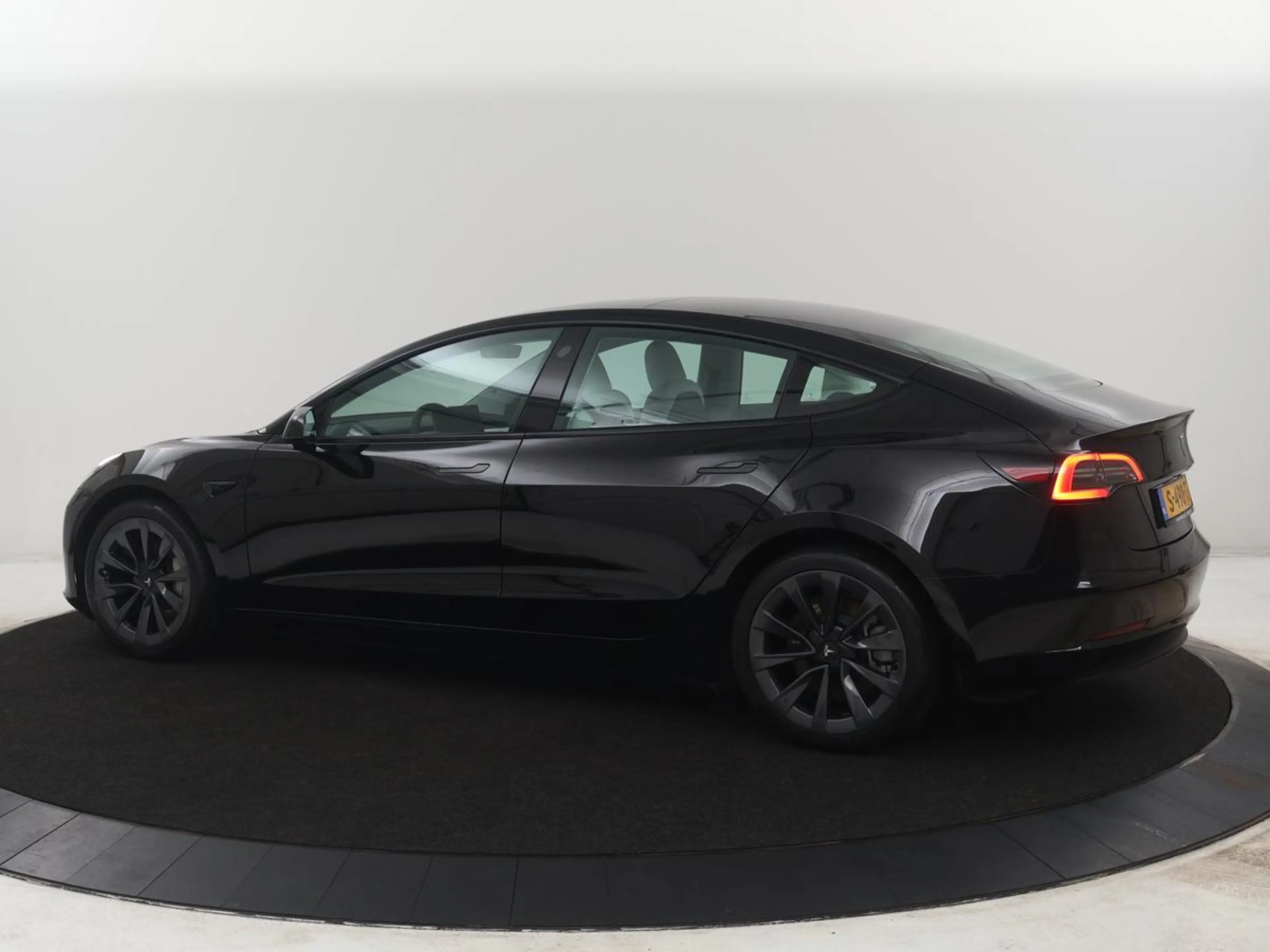 Tesla Model 3 Standard RWD Plus 60 kWh | SOH 91,8 % | Panoramada — photo 2