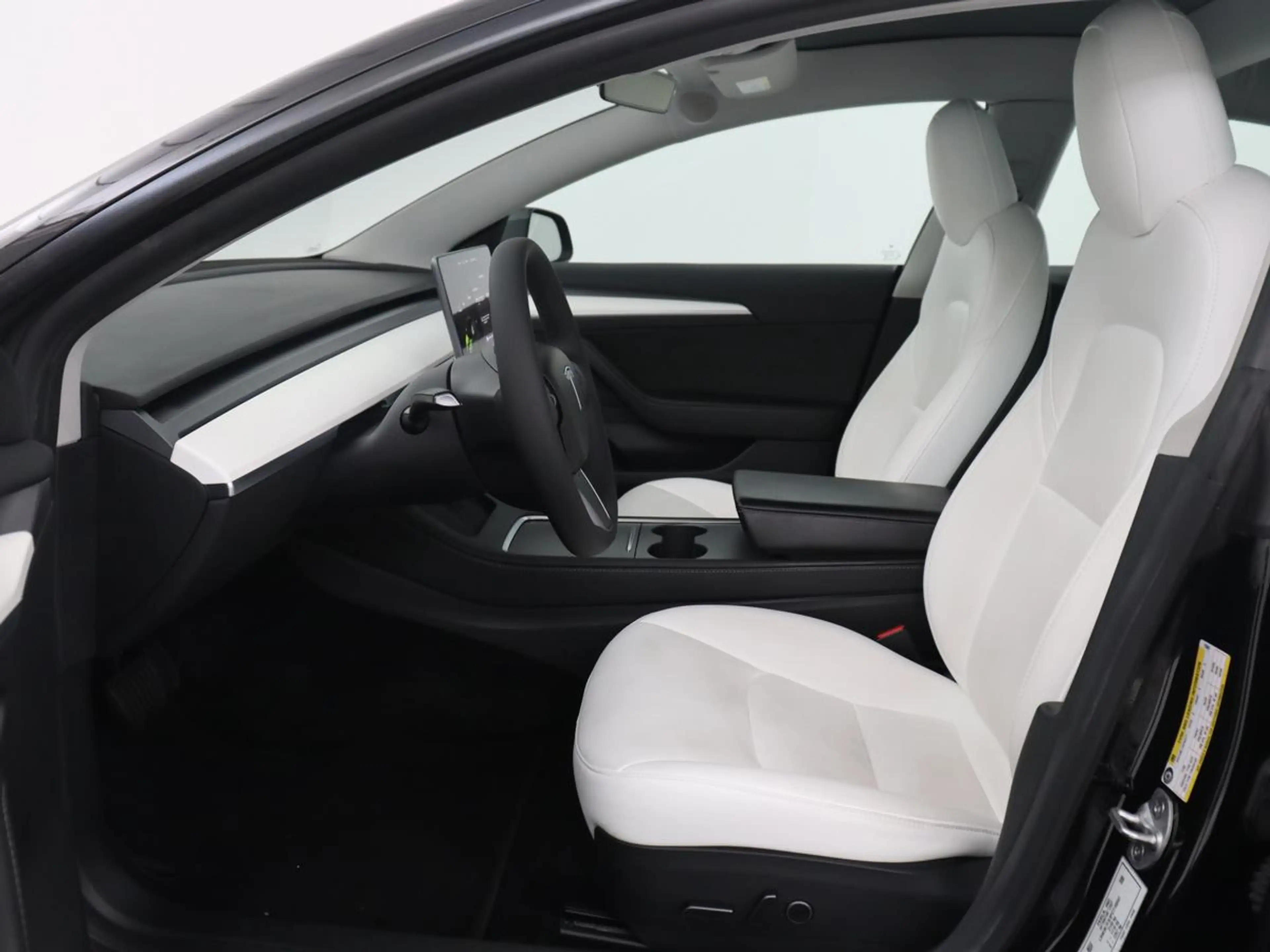 Tesla Model 3 Standard RWD Plus 60 kWh | SOH 91,8 % | Panoramada — photo 4