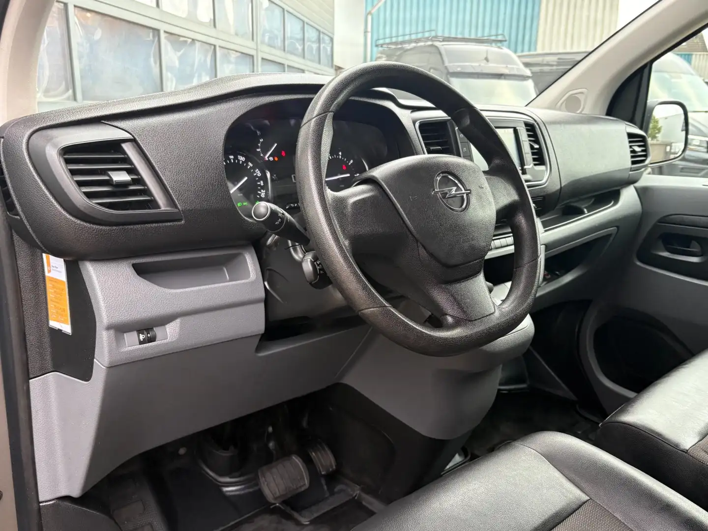 Opel Vivaro 2.0CDTI 122pk Autom. Navi Camera Airco Cruise 3-pe Gris - 2