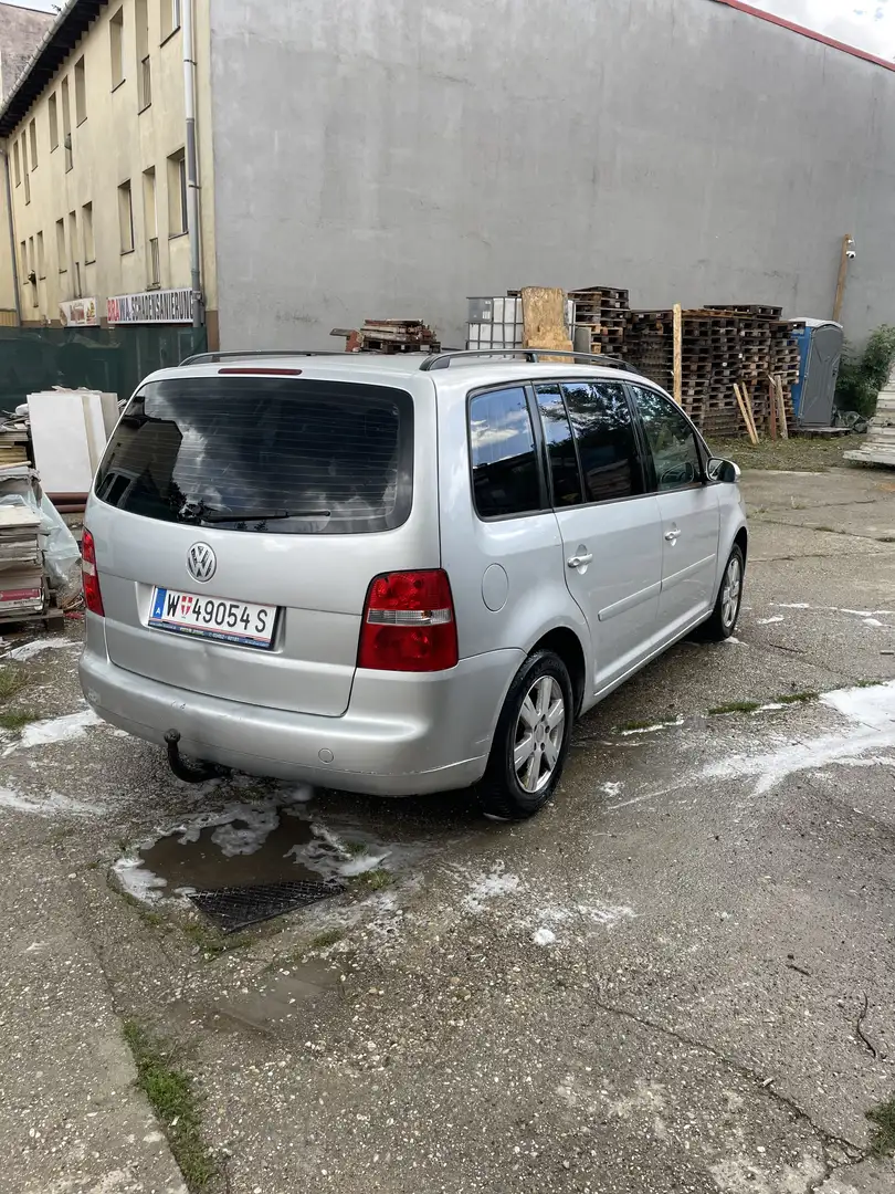 Volkswagen Touran 1.9 TDI Highline - 2