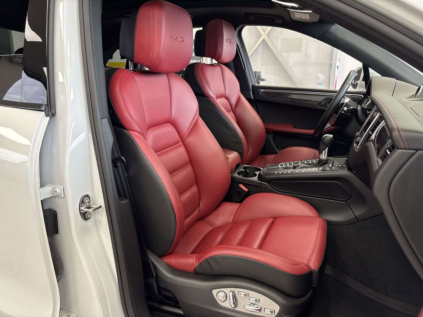 2018 Porsche Macan GTS-Premium Package Plus thumb 34