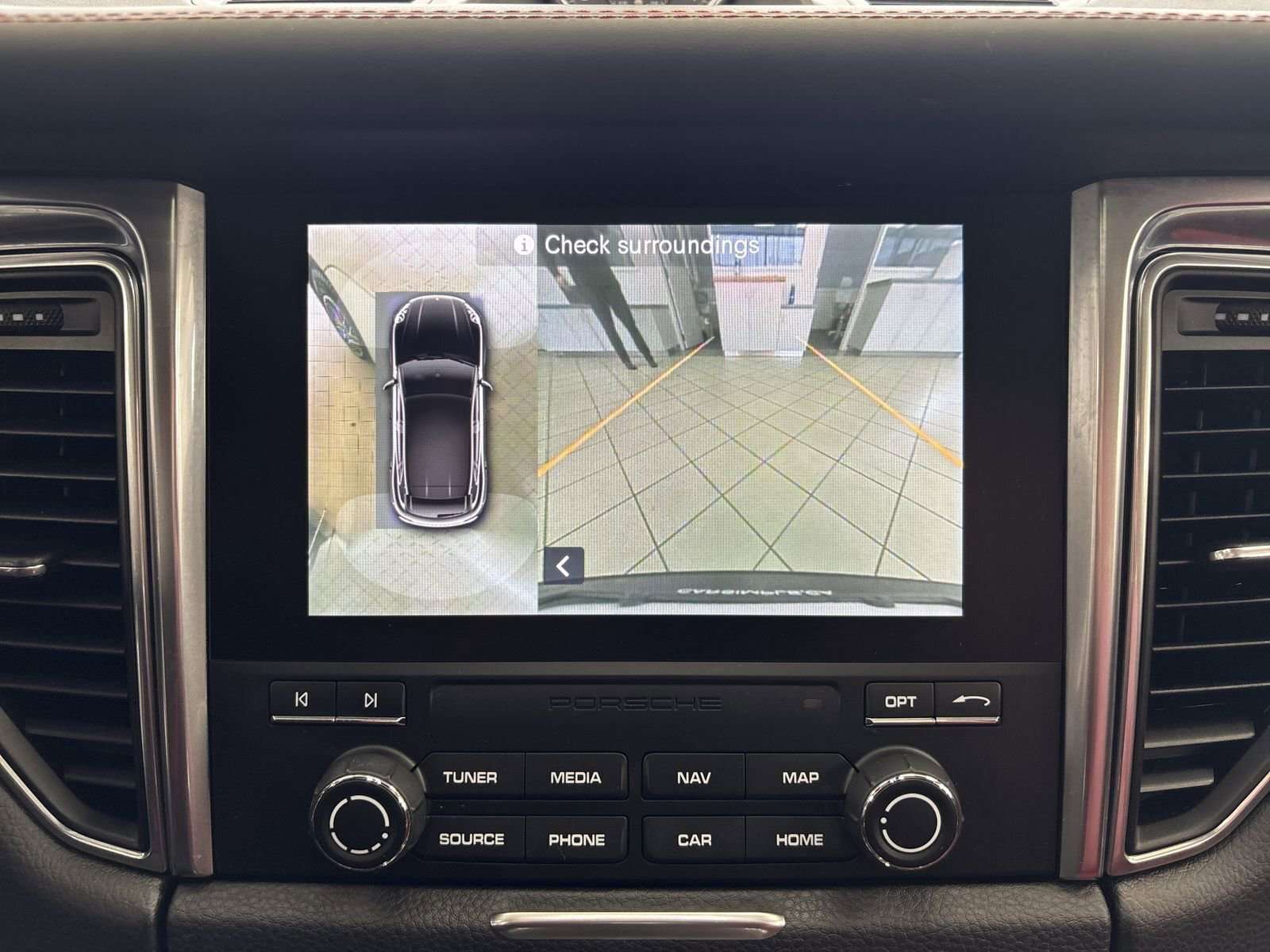 2018 Porsche Macan GTS-Premium Package Plus thumb 25