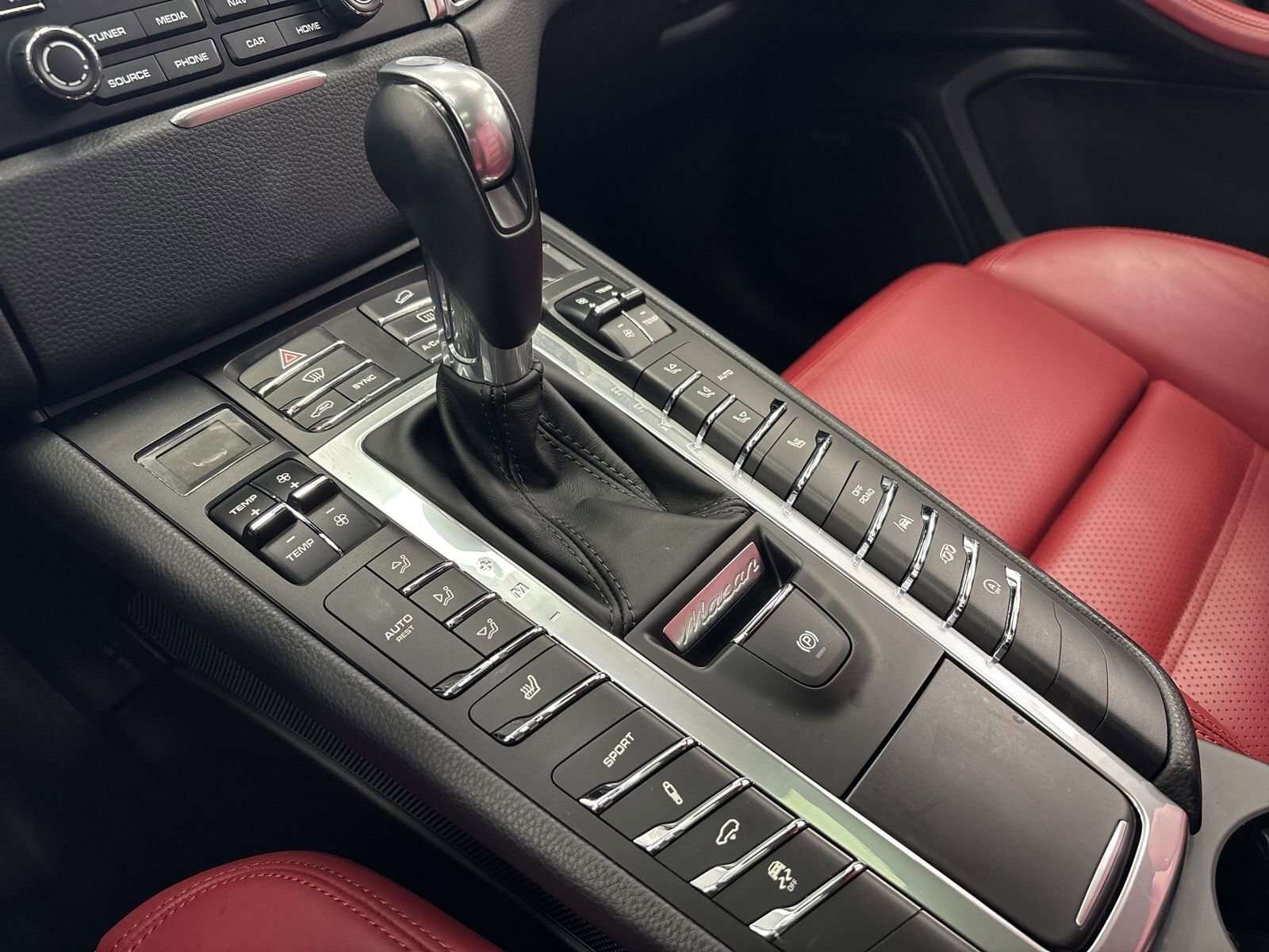 2018 Porsche Macan GTS-Premium Package Plus thumb 28