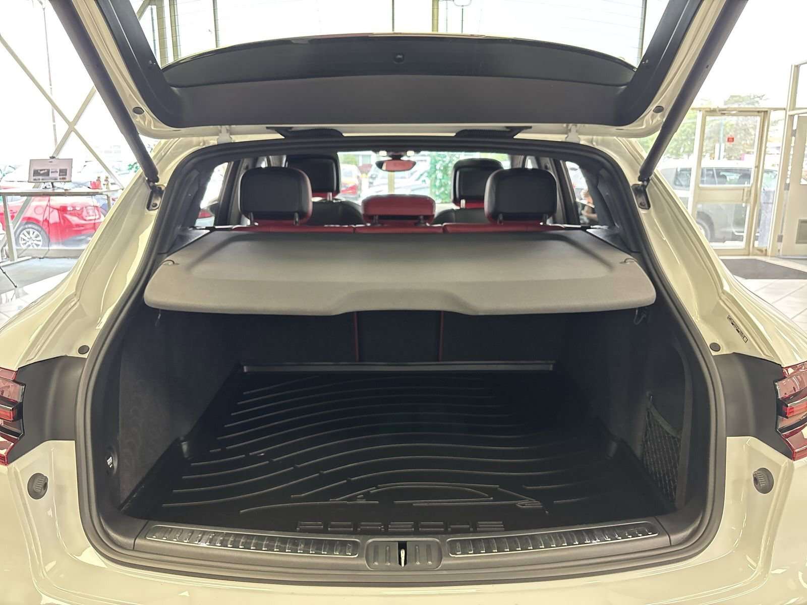 2018 Porsche Macan GTS-Premium Package Plus thumb 32
