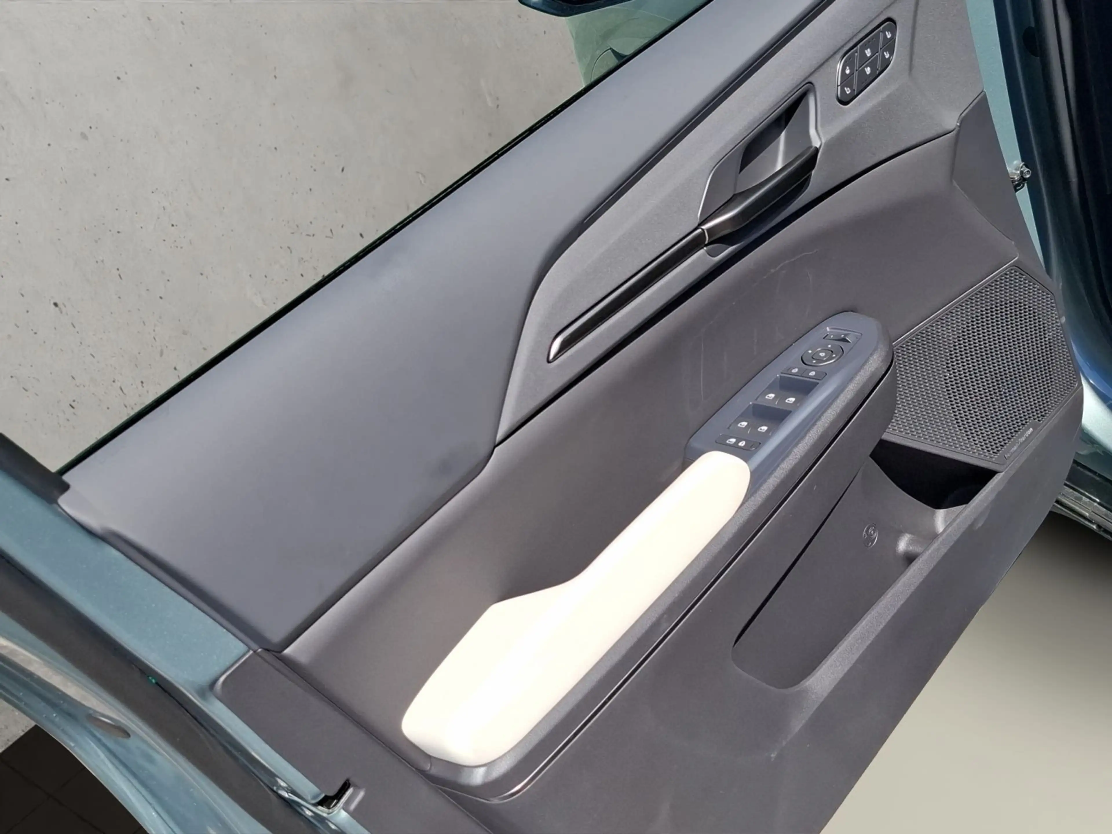Kia EV5 2WD GTL LAUNCH EDITION — photo 12