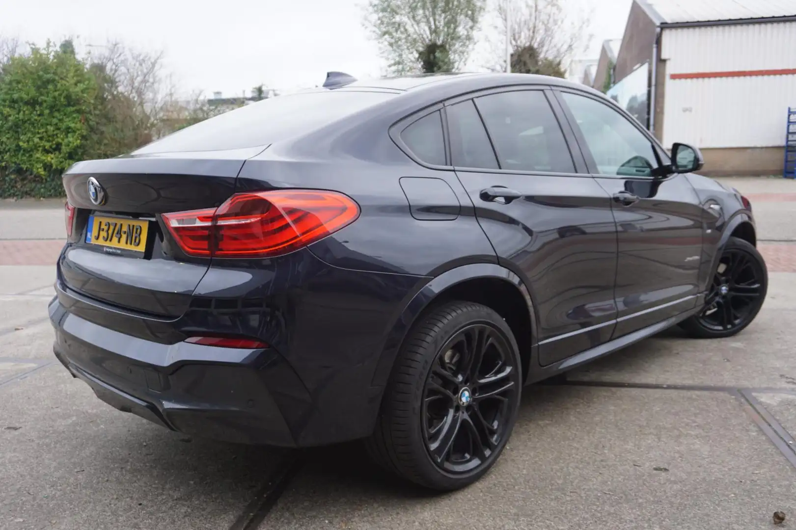 BMW X4 XDrive35d Centennial High Executive Zwart - 2