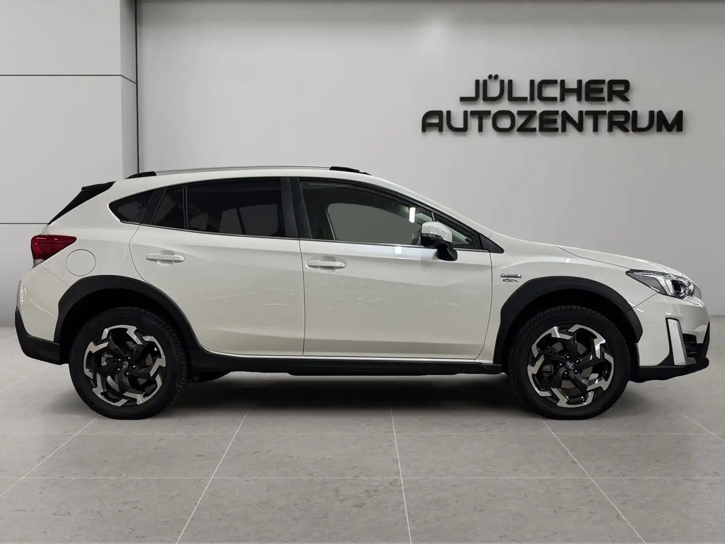Subaru XV 2.0ie Active Lineartronic 4WD Aut., Rentner Weiß - 2
