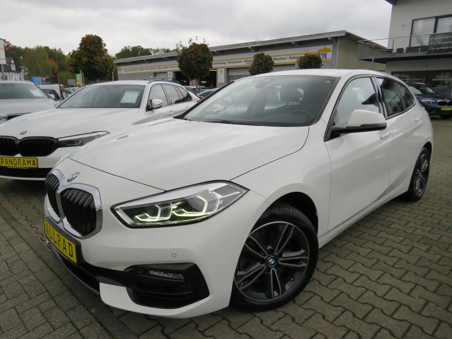 BMW 120 dA xDrive Sport Line *1.HAND *AHK *VOLL-LED Blanc - 1