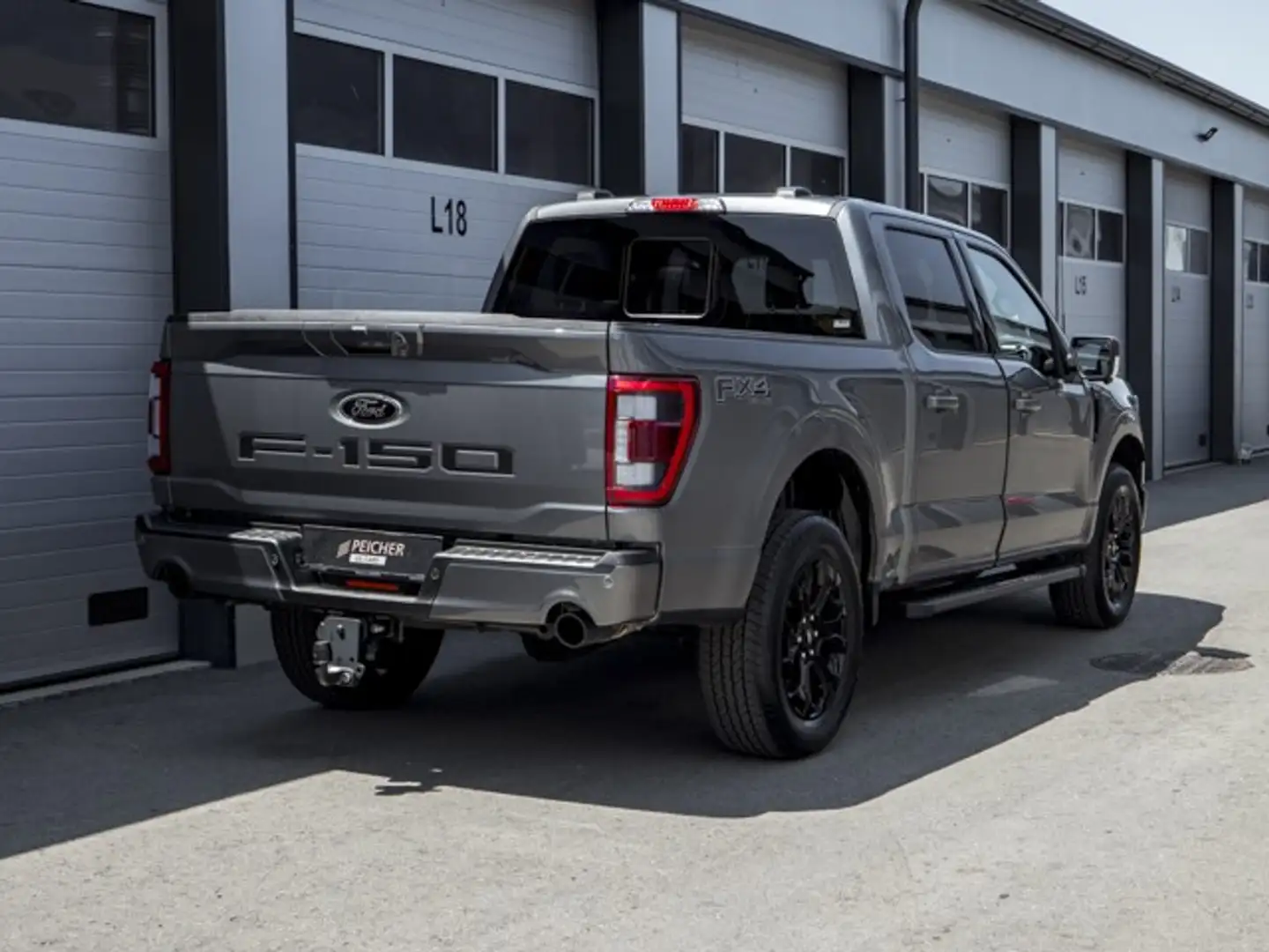 Ford F 150 F-150 LARIAT SuperCrew ShortBed 5,0 L V8 AT 4x4... Gris - 2