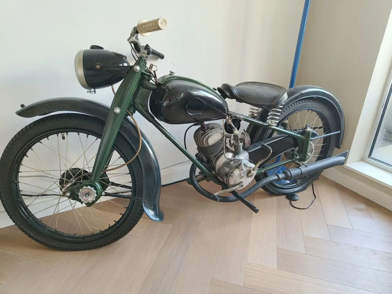 Adler M 100
