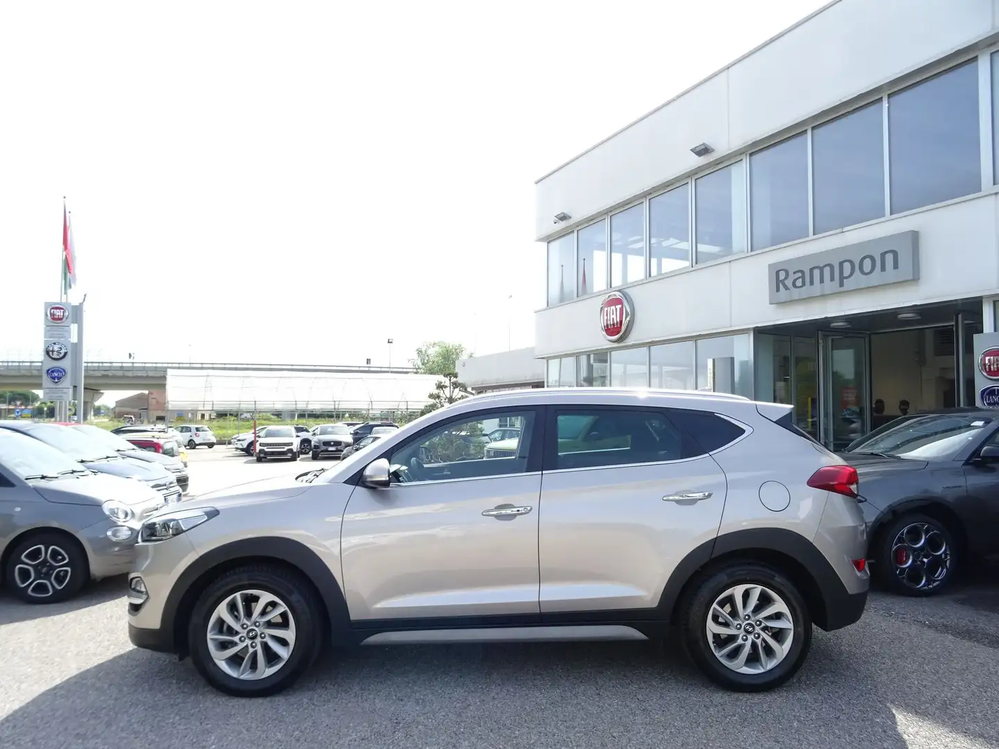 Hyundai TUCSON 1.7 CRDi DCT XPossible Gris - 2
