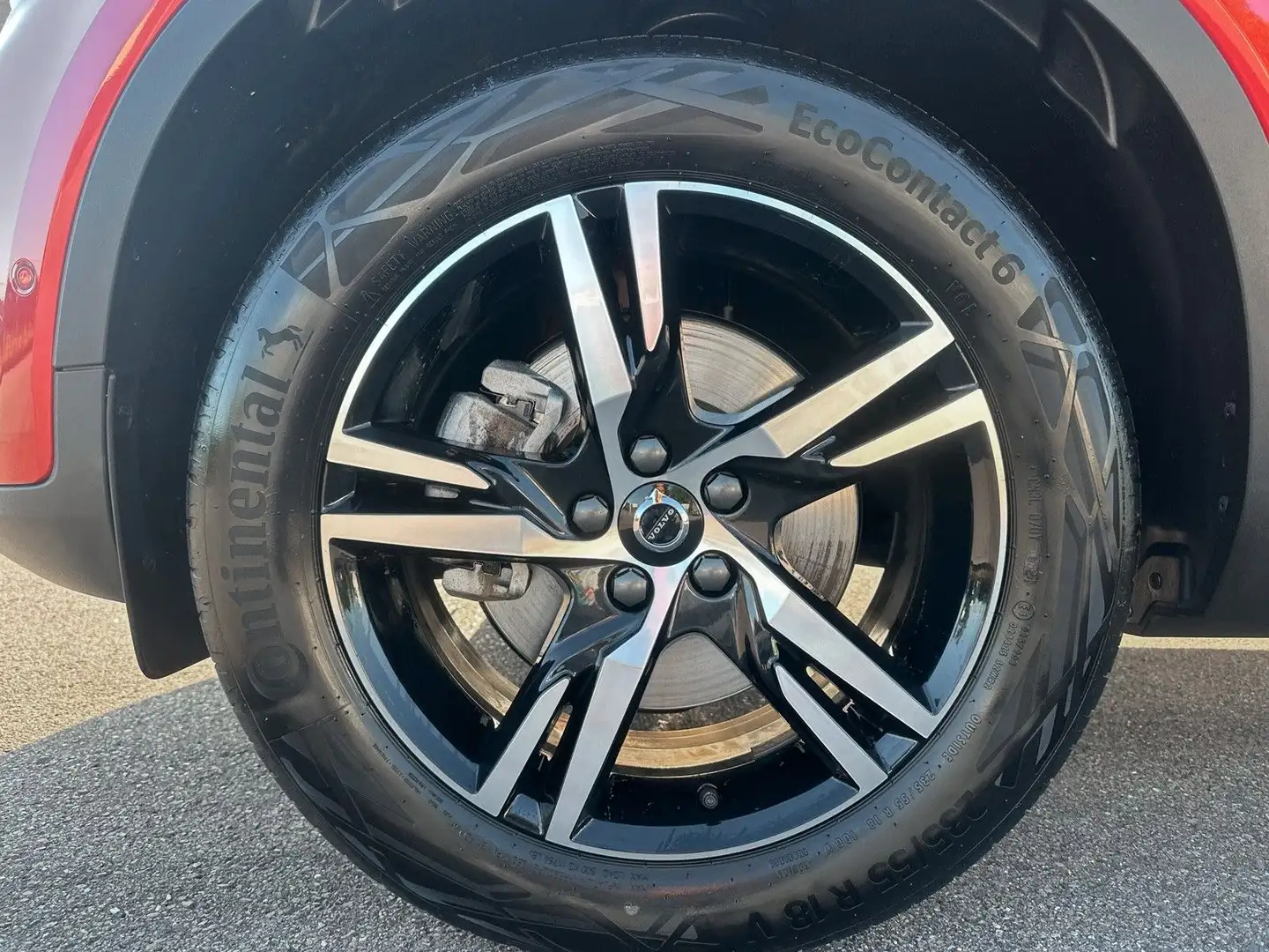 Volvo XC40 B3 MILD-Hybrid Automatik Plus Dark LED Rot - 2