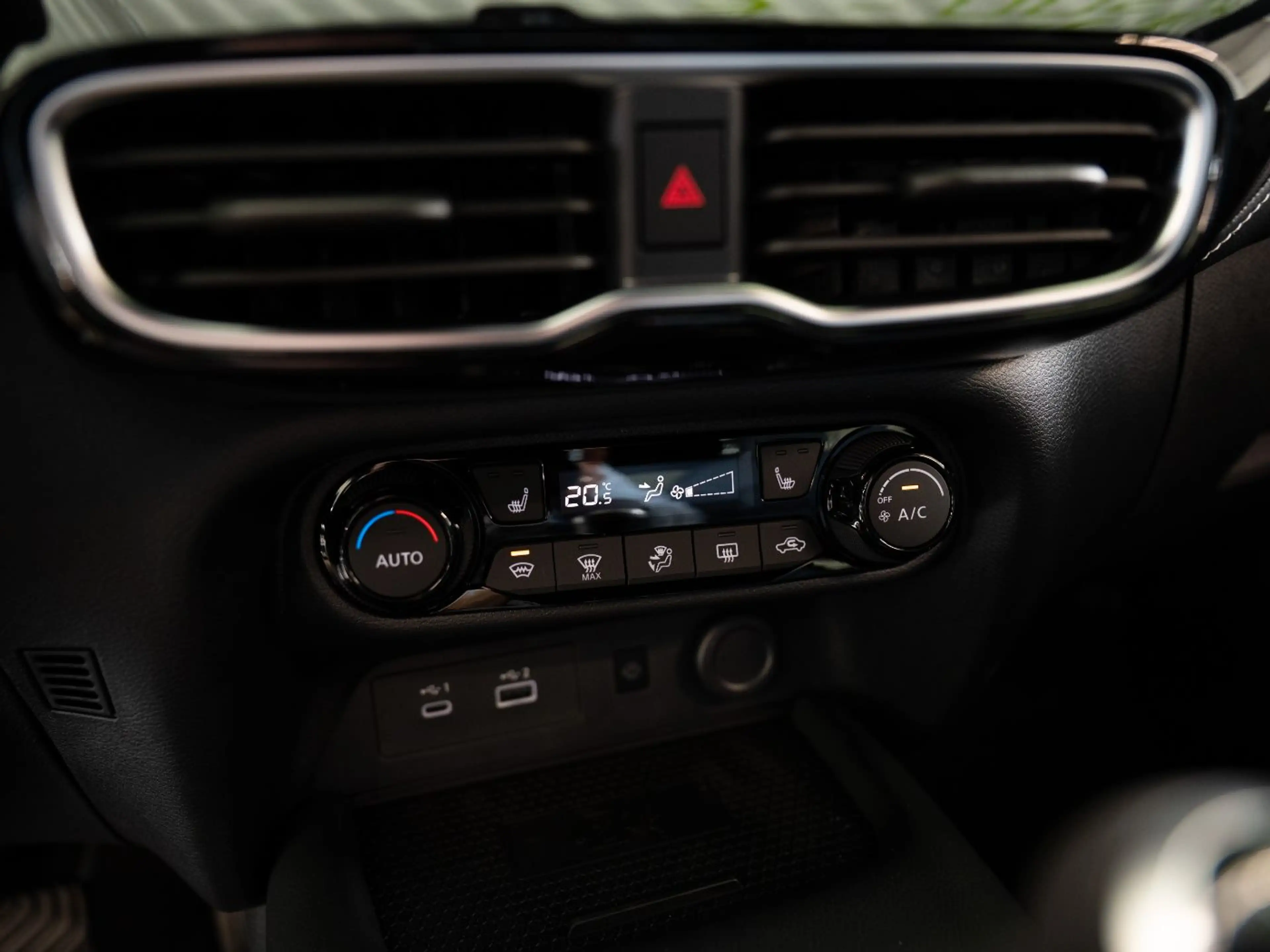 Nissan Juke TEKNA 1.0DIG-T 6MT BOSE+ACC+LED+Navi+SHZ+360 — photo 17