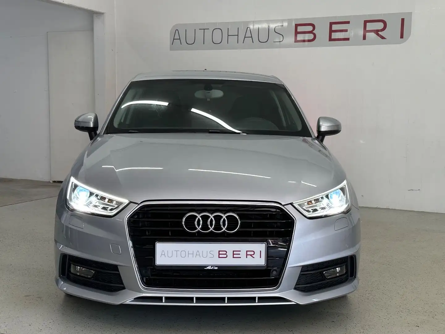 Audi A1 Sportback S-Line Exterieur*Xenon*Navi14999 Plateado - 2