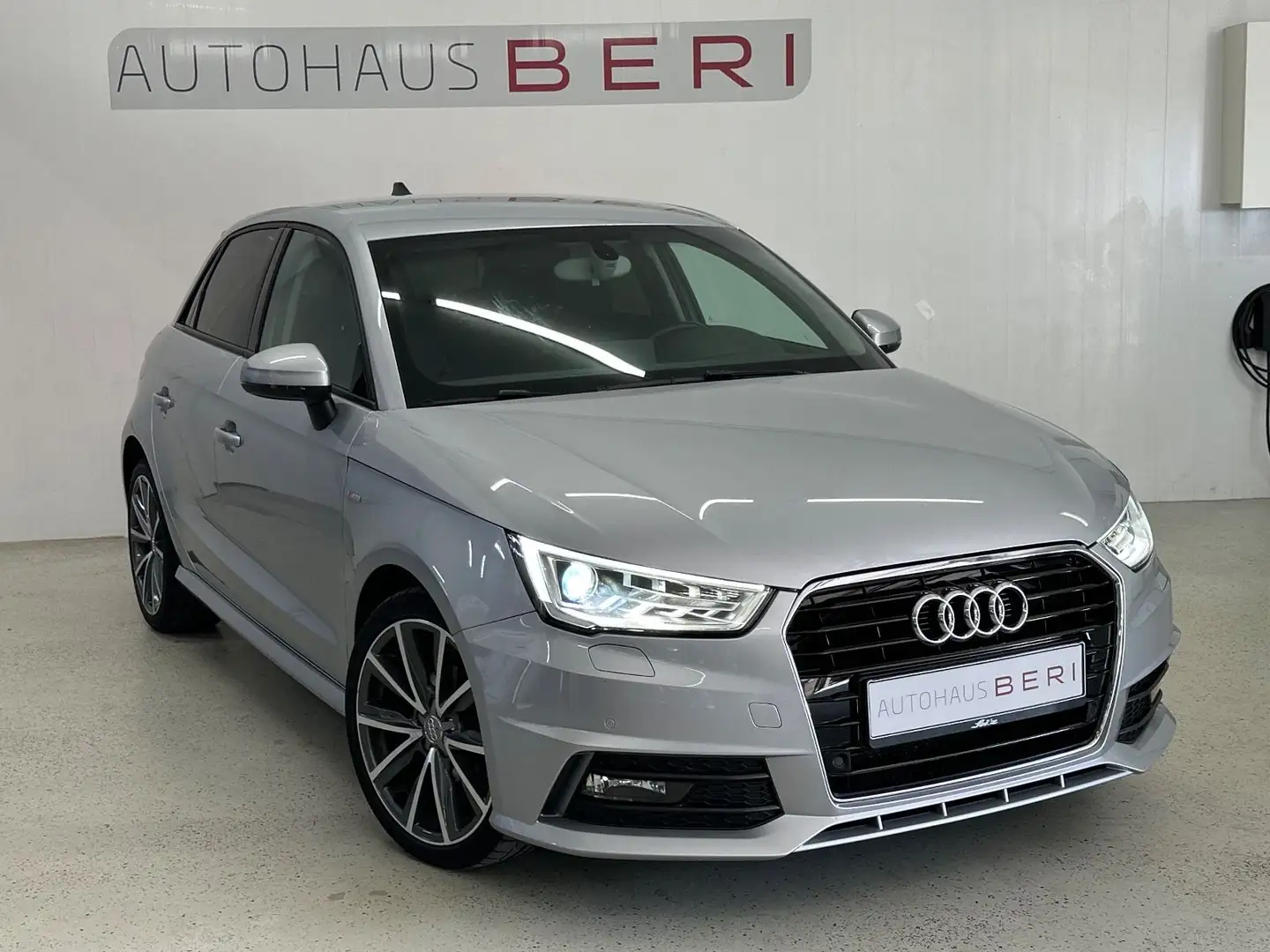 Audi A1 Sportback S-Line Exterieur*Xenon*Navi14999 Plateado - 1
