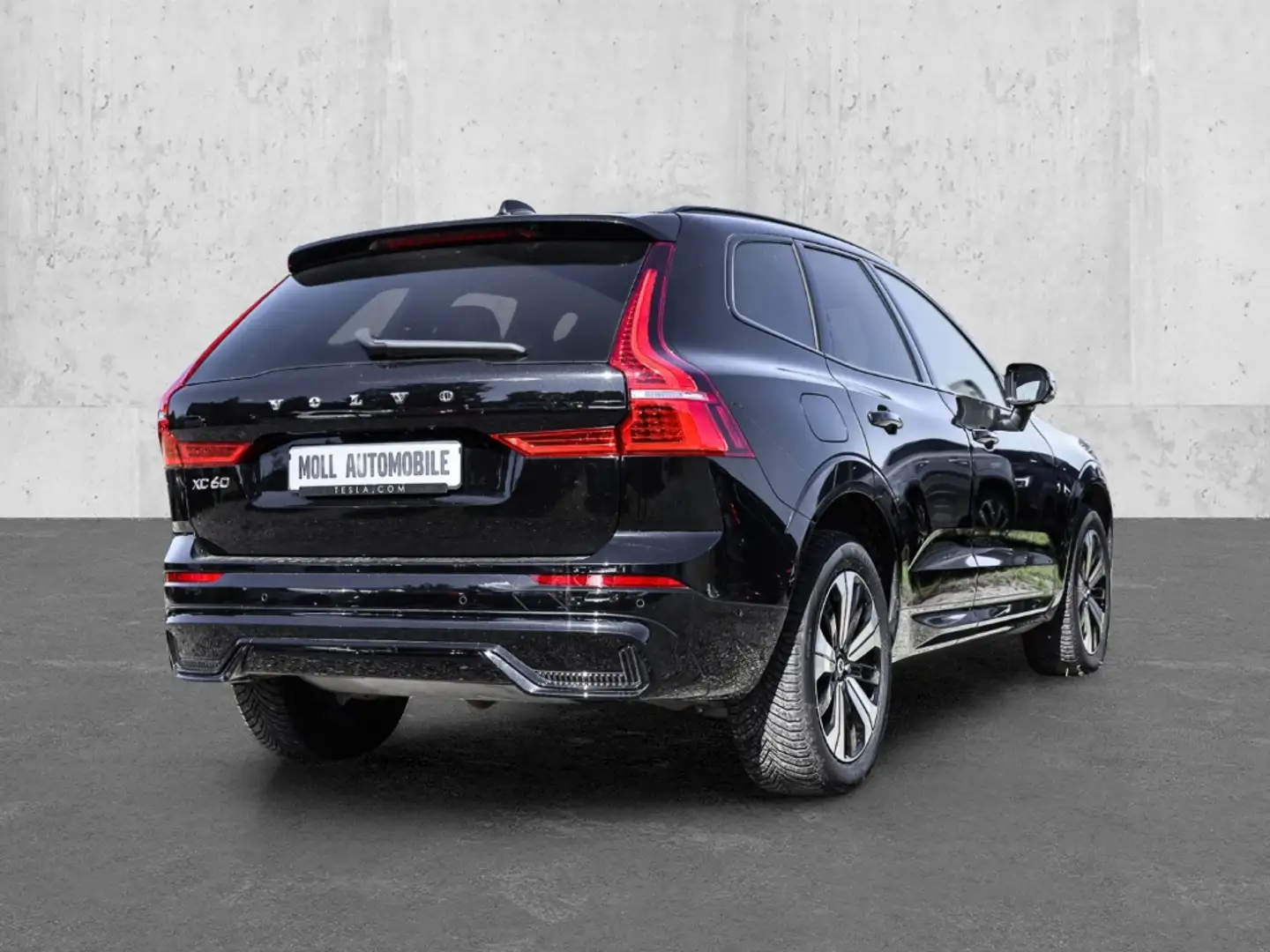 Volvo XC60 Plus Dark Recharge Plug-In Hybrid AWD T8 Twin Engi Schwarz - 2