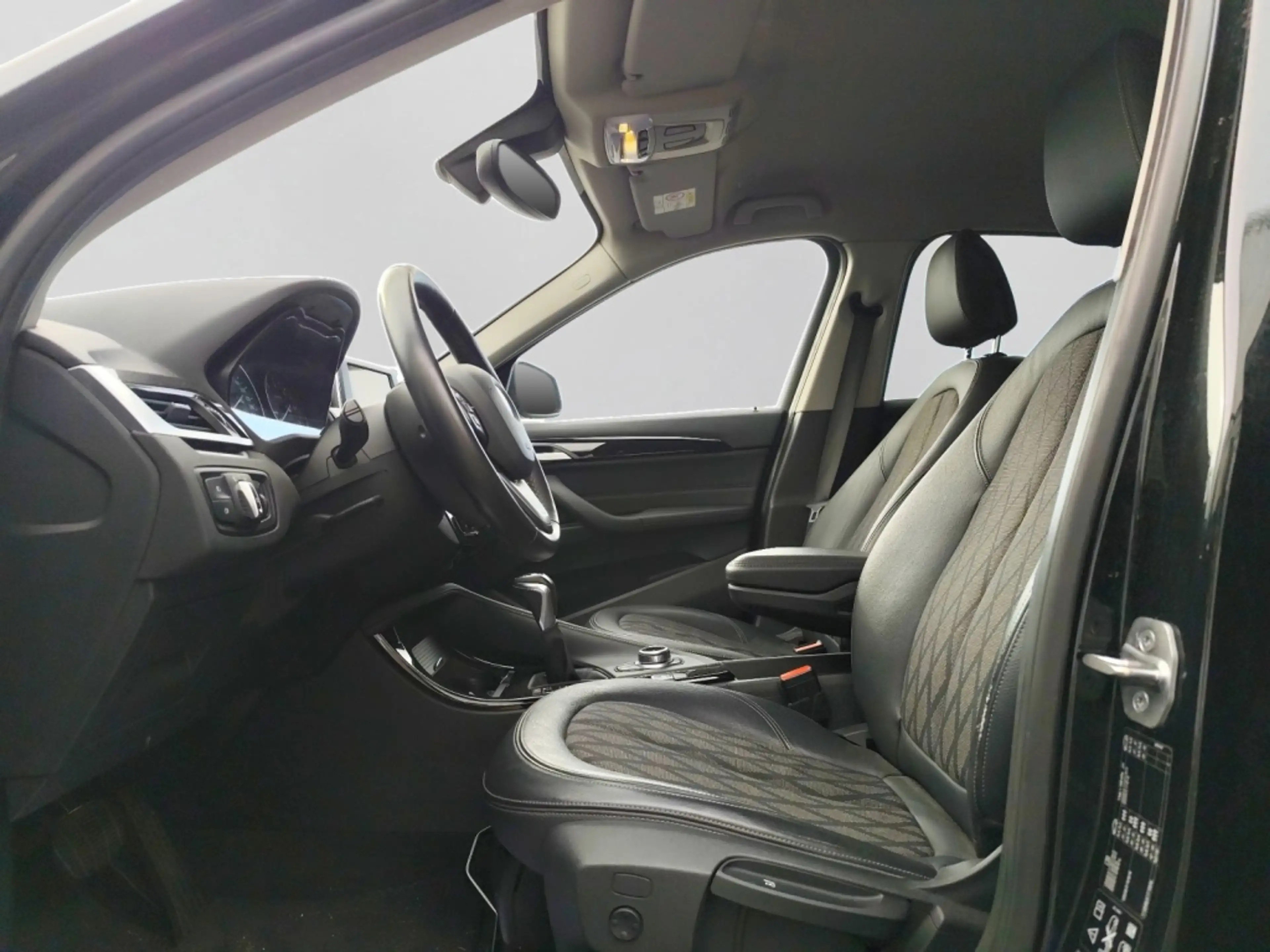 BMW X1 xDrive 20d xLine LED|NAVI|SHZ|TEMP|KAM — photo 10