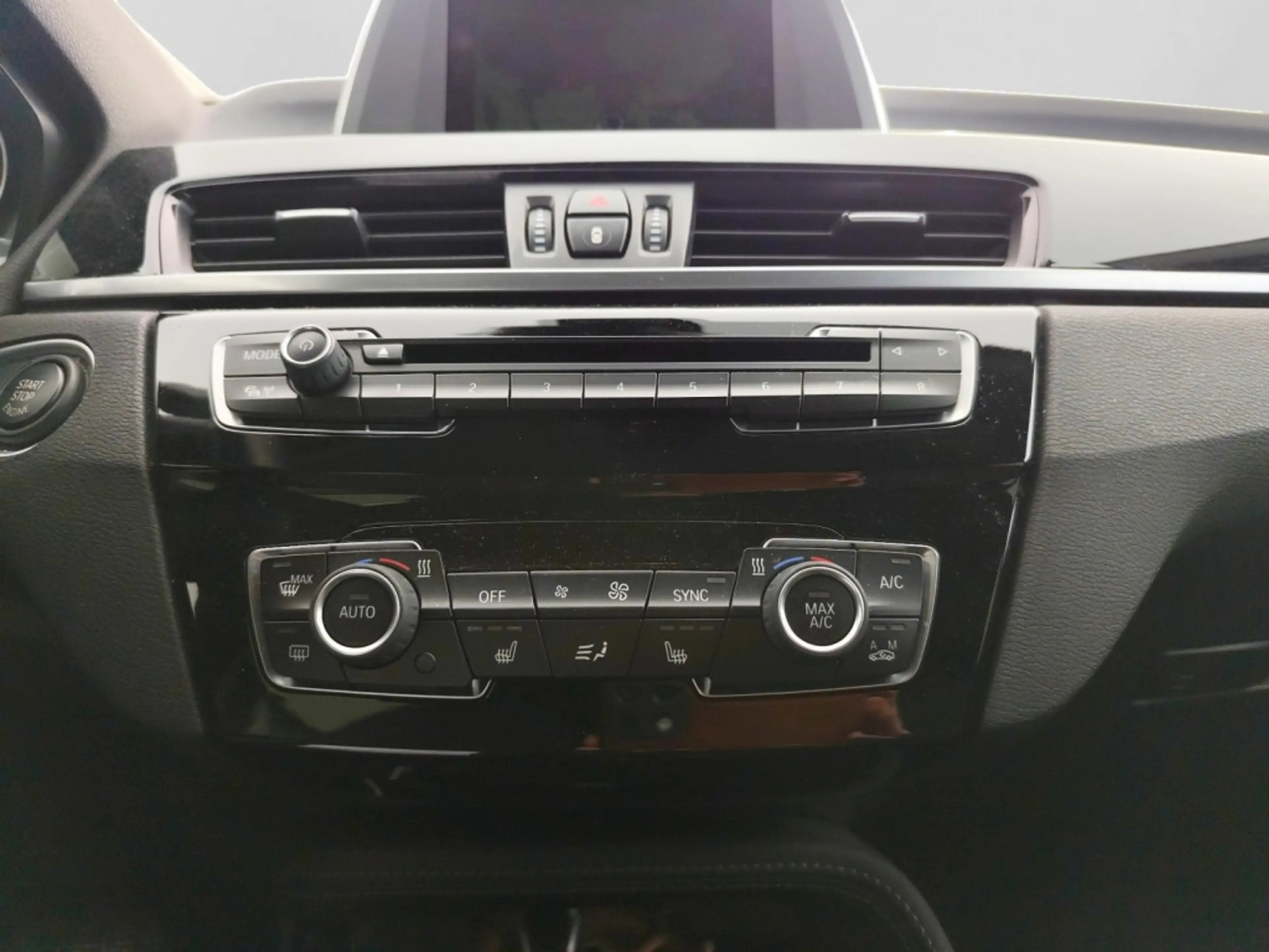 BMW X1 xDrive 20d xLine LED|NAVI|SHZ|TEMP|KAM — photo 12