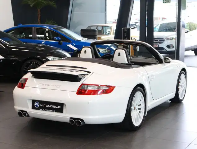 Porsche 911 view 10