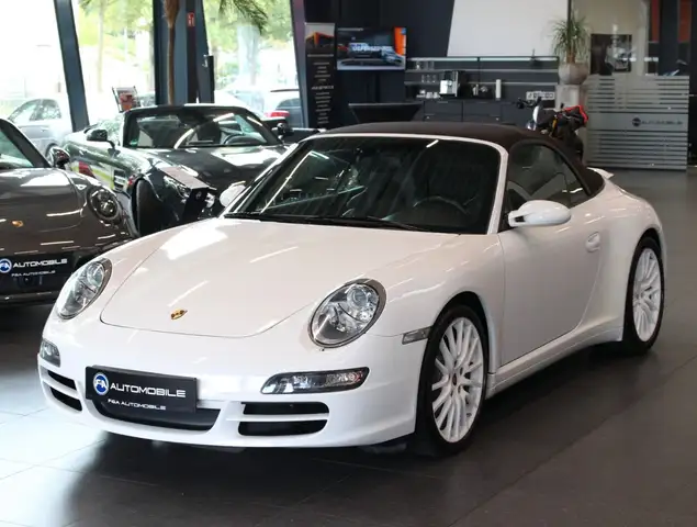 Porsche 911 main image