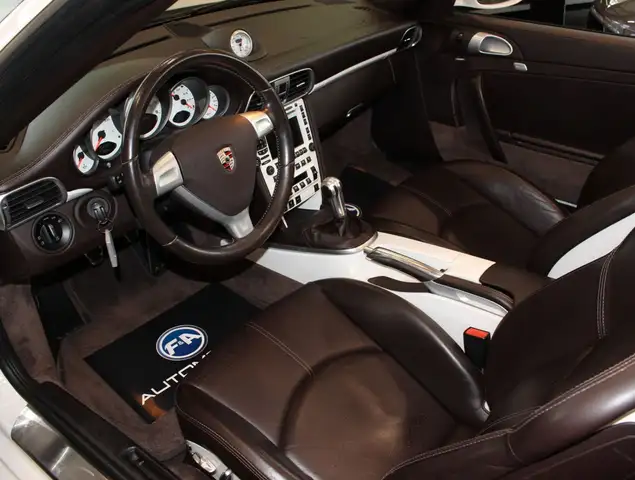 Porsche 911 view 14