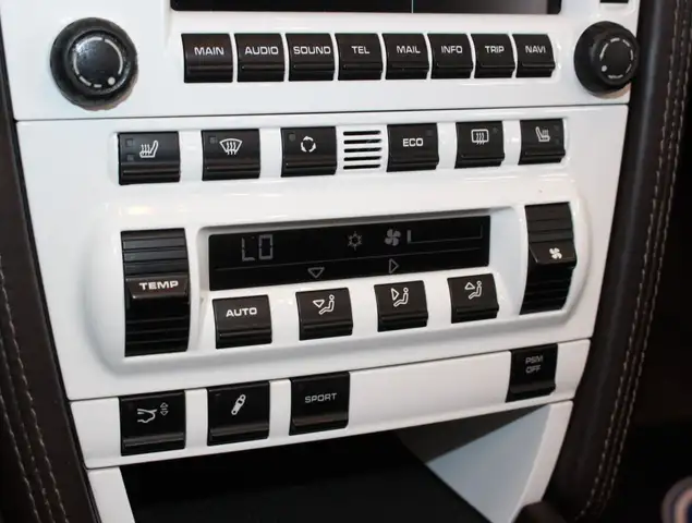 Porsche 911 view 17