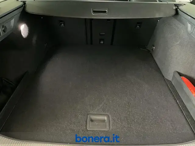 Volkswagen Passat view 12