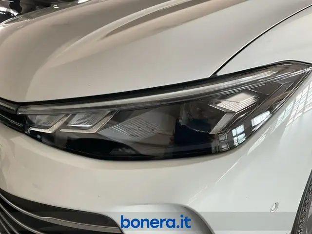 Volkswagen Passat view 9