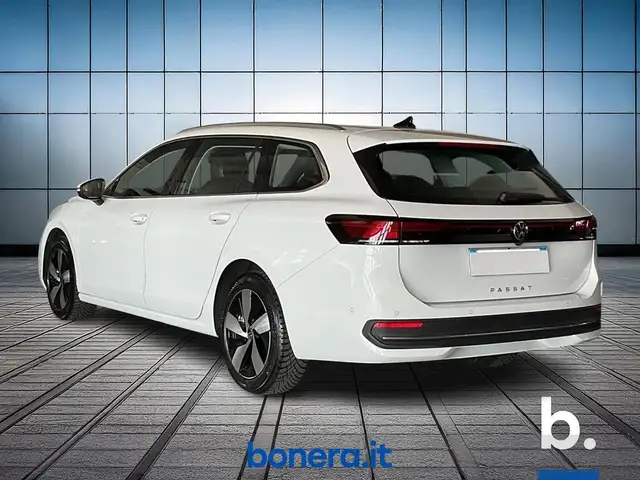 Volkswagen Passat view 7