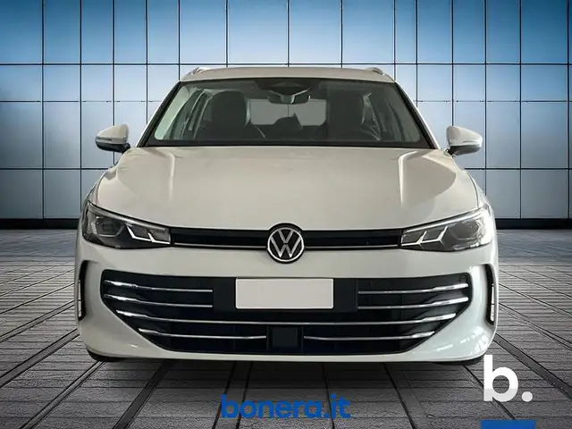 Volkswagen Passat view 2