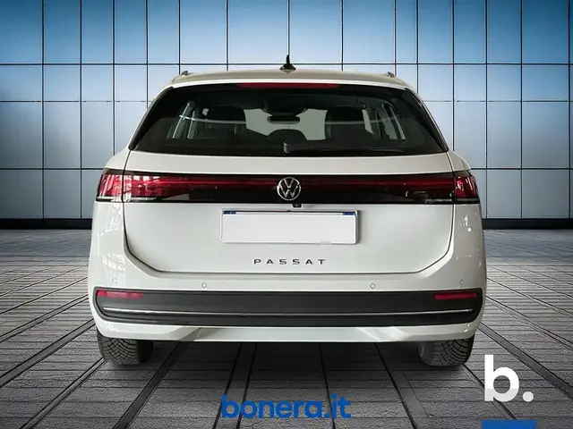 Volkswagen Passat view 6