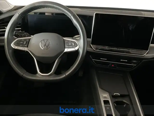 Volkswagen Passat view 14