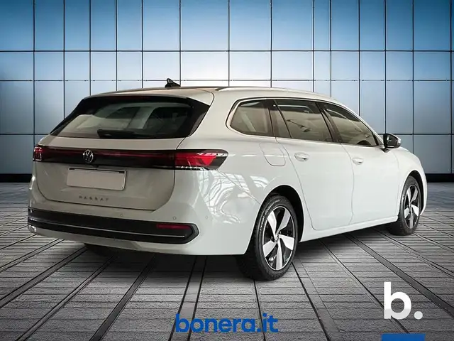 Volkswagen Passat view 5