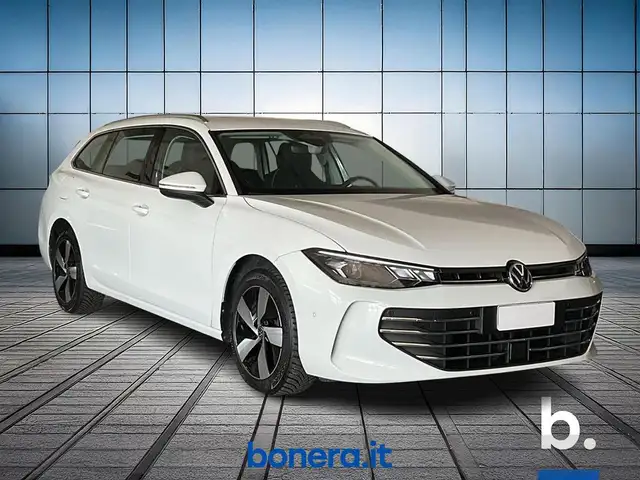 Volkswagen Passat view 3