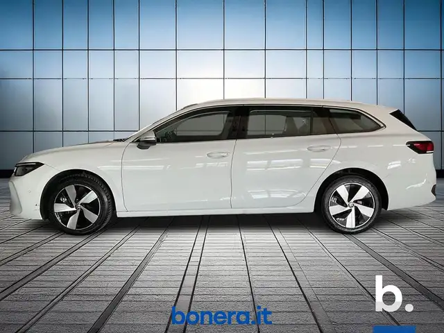 Volkswagen Passat view 8