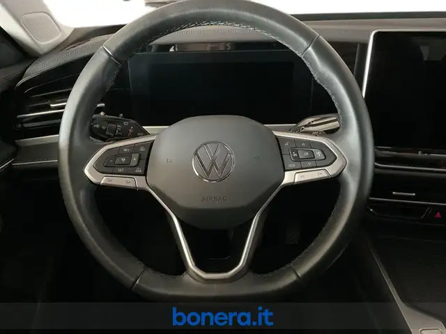 Volkswagen Passat view 15