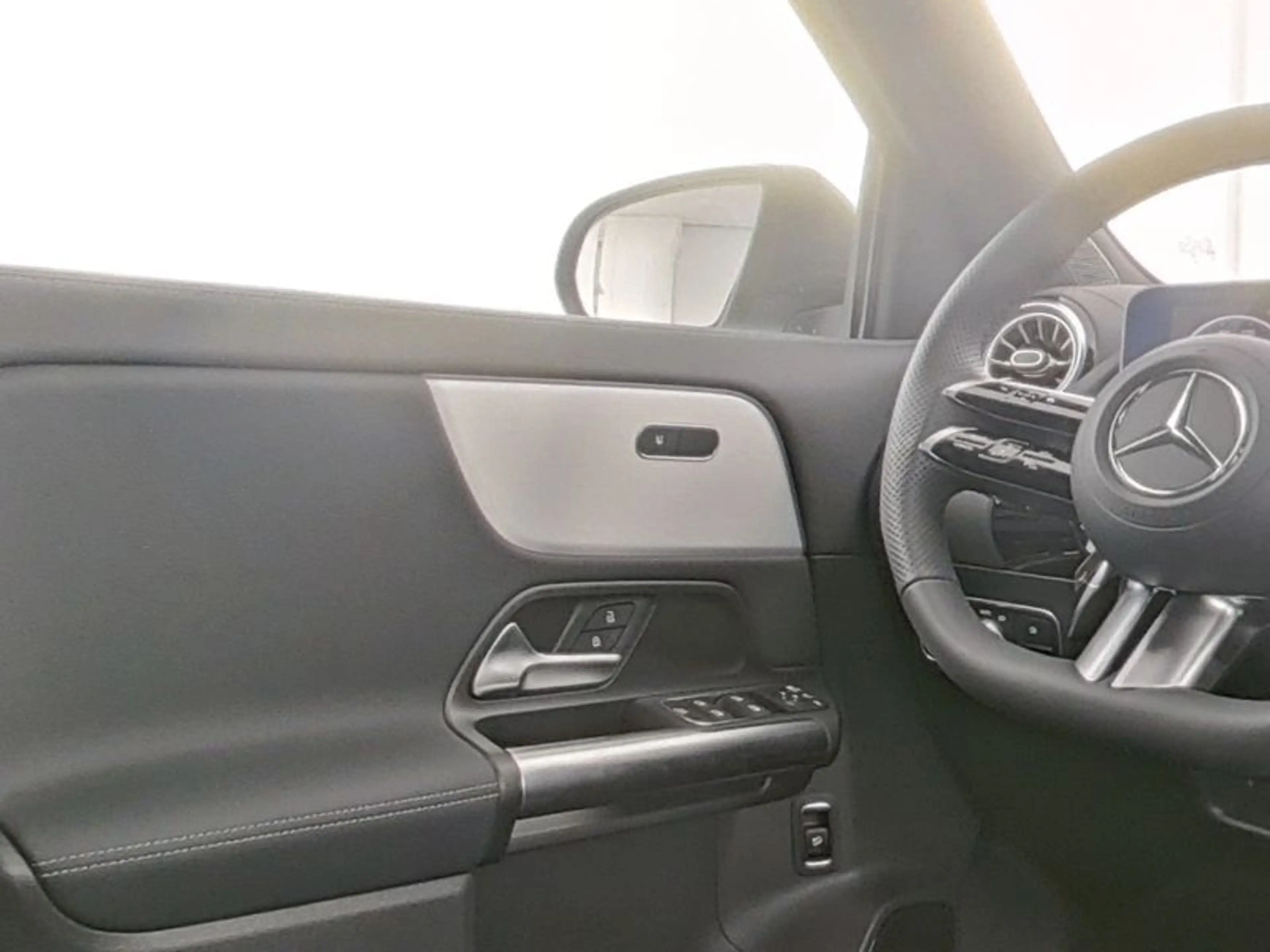 Mercedes-Benz EQA 350 4MATIC AMG Sport Night Distr Pano 360 — photo 8