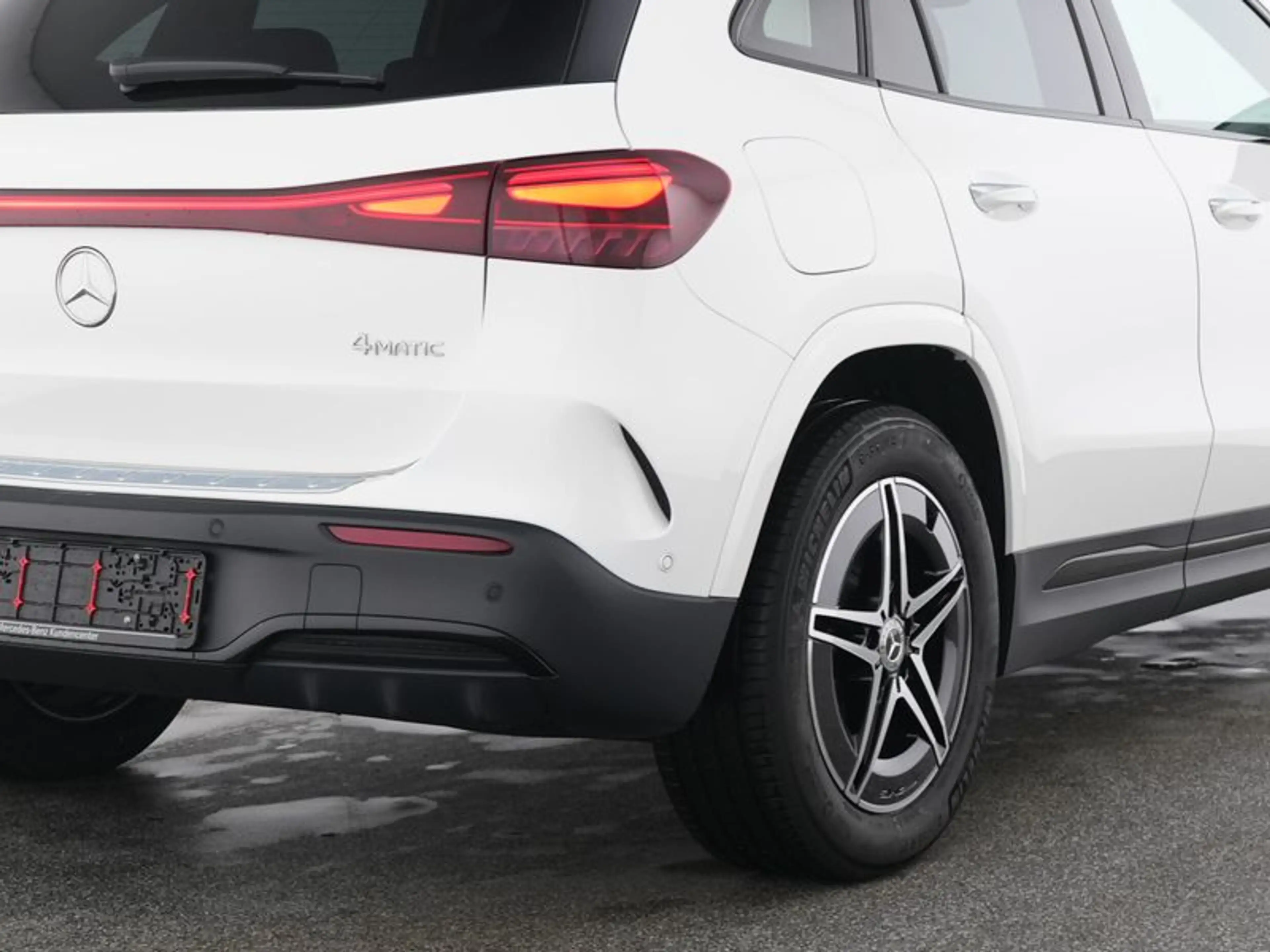 Mercedes-Benz EQA 350 4MATIC AMG Sport Night Distr Pano 360 — photo 4