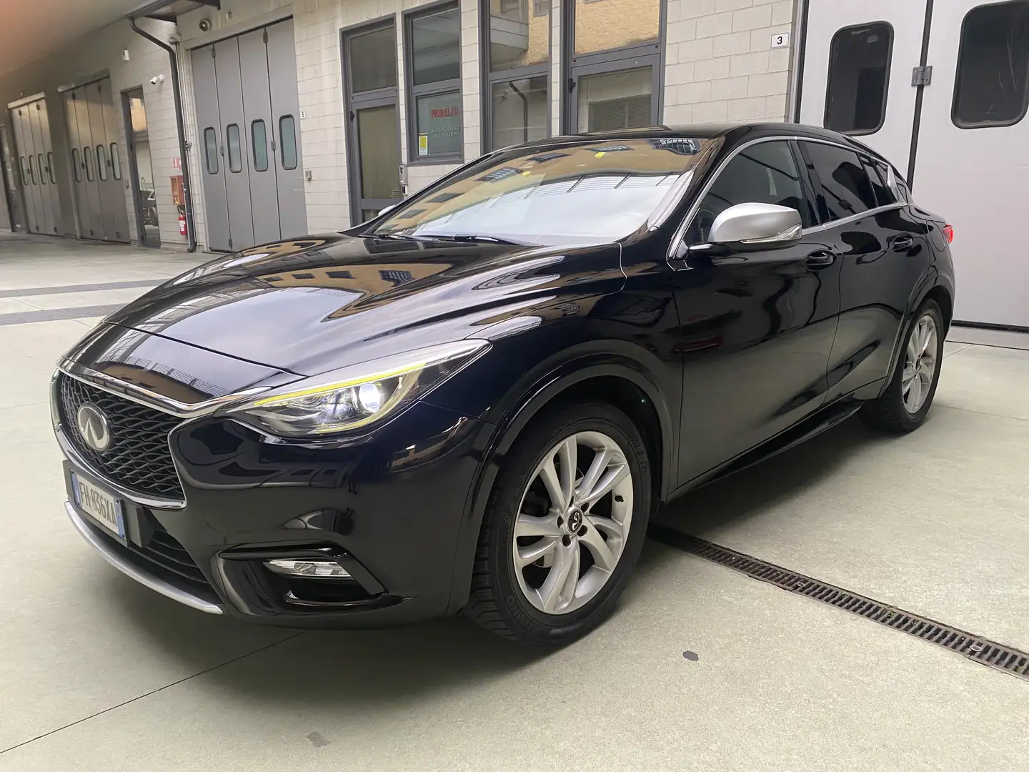 Infiniti Q30 1.5d Premium 109cv Nero - 2