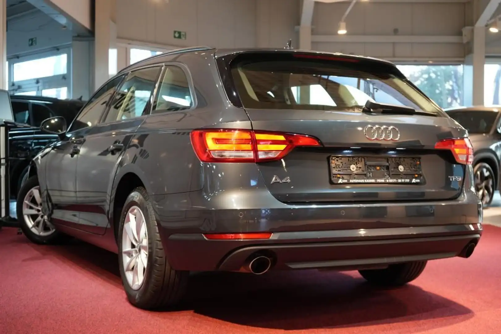 Audi A4 Avant 2.0 TFSI ultra *LED*Navi*Kamera* Grau - 2