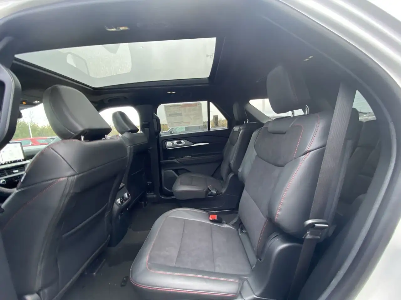 Ford Explorer снимка Ford Explorer