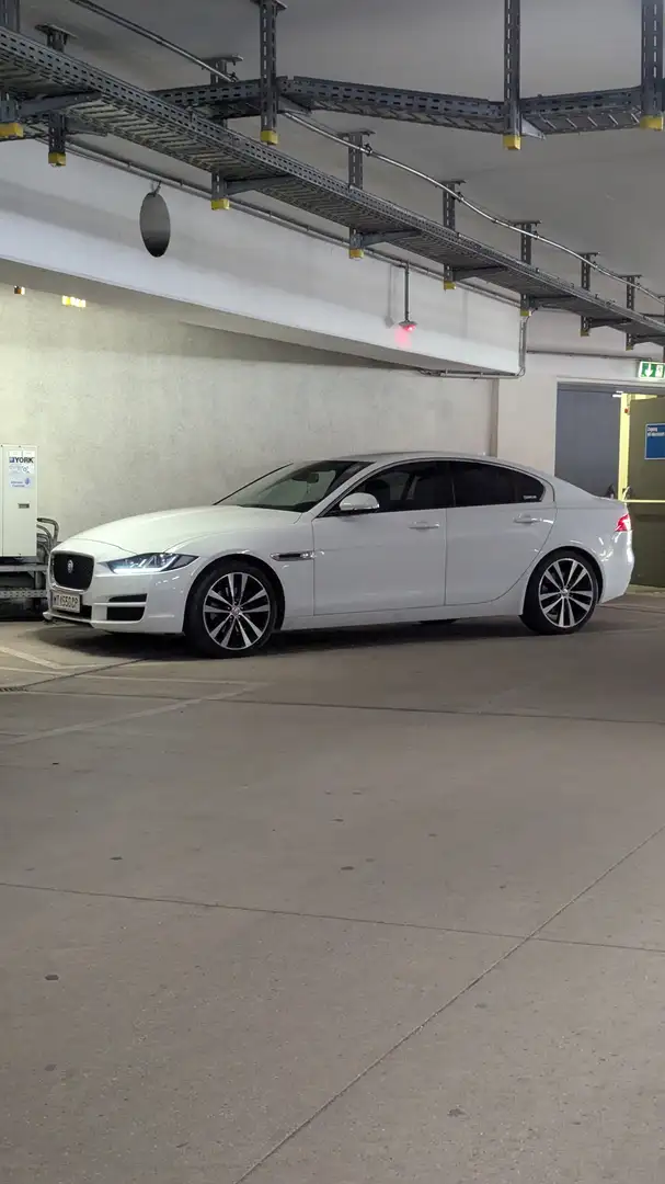 Jaguar XE 20t Pure Aut. - 1