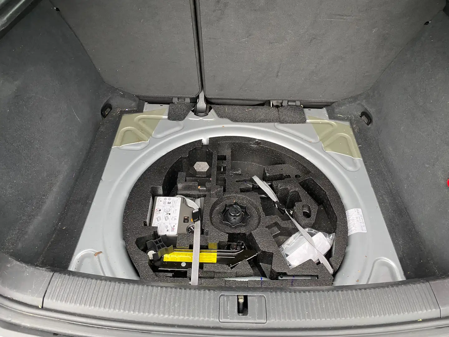 Audi A3 1.2 TFSI Attraction Silber - 2