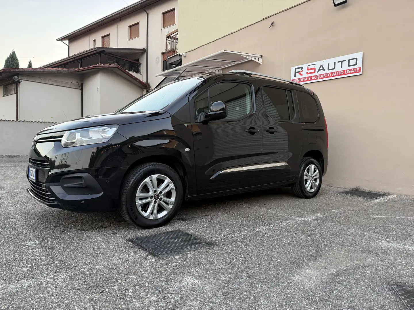 Toyota Proace City Verso 1.5 D-4D Executive Nero - 2