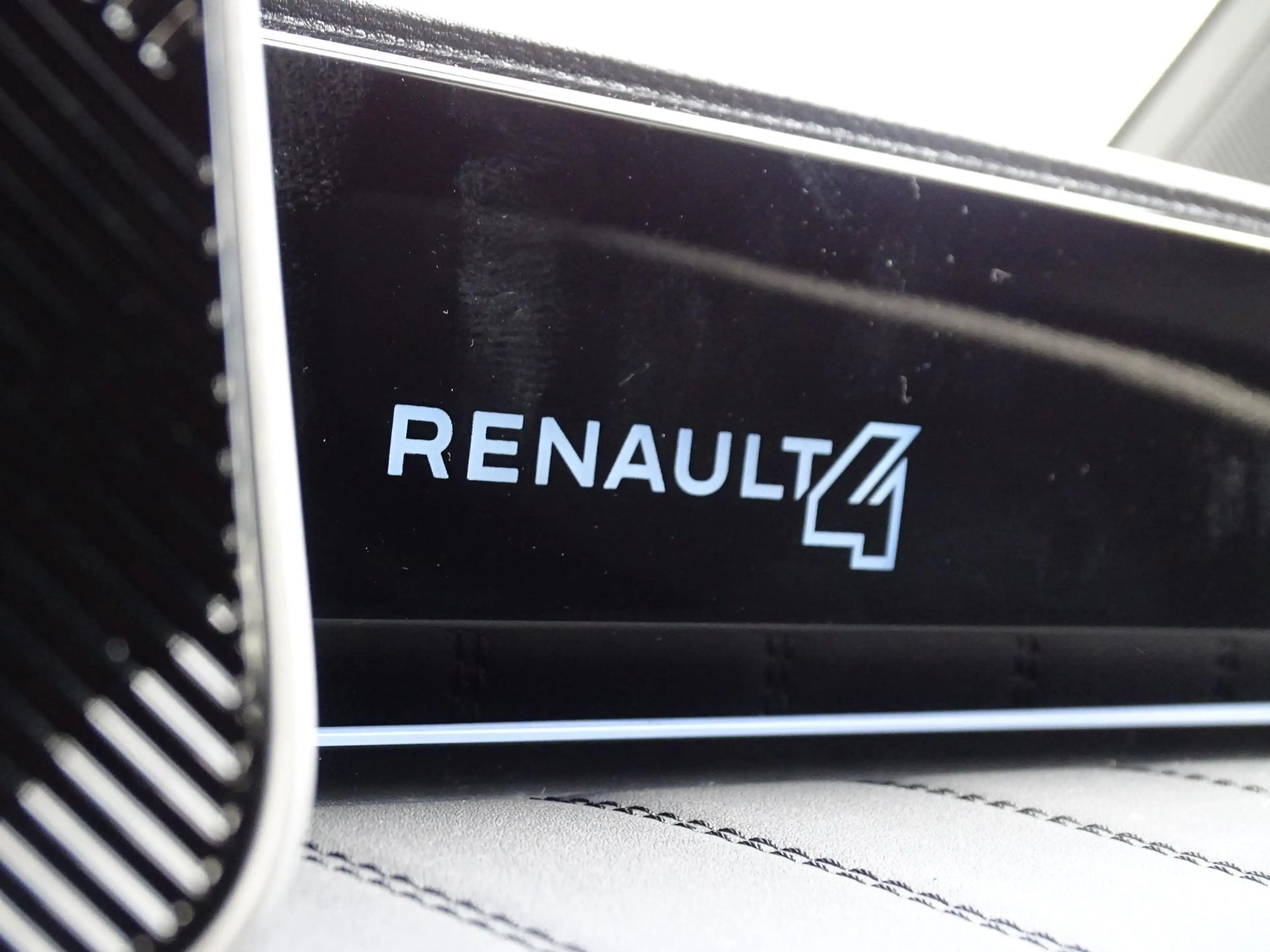 Renault R 4 comfort range iconic 52 kWh HARMAN KARDON / PACK A — photo 29