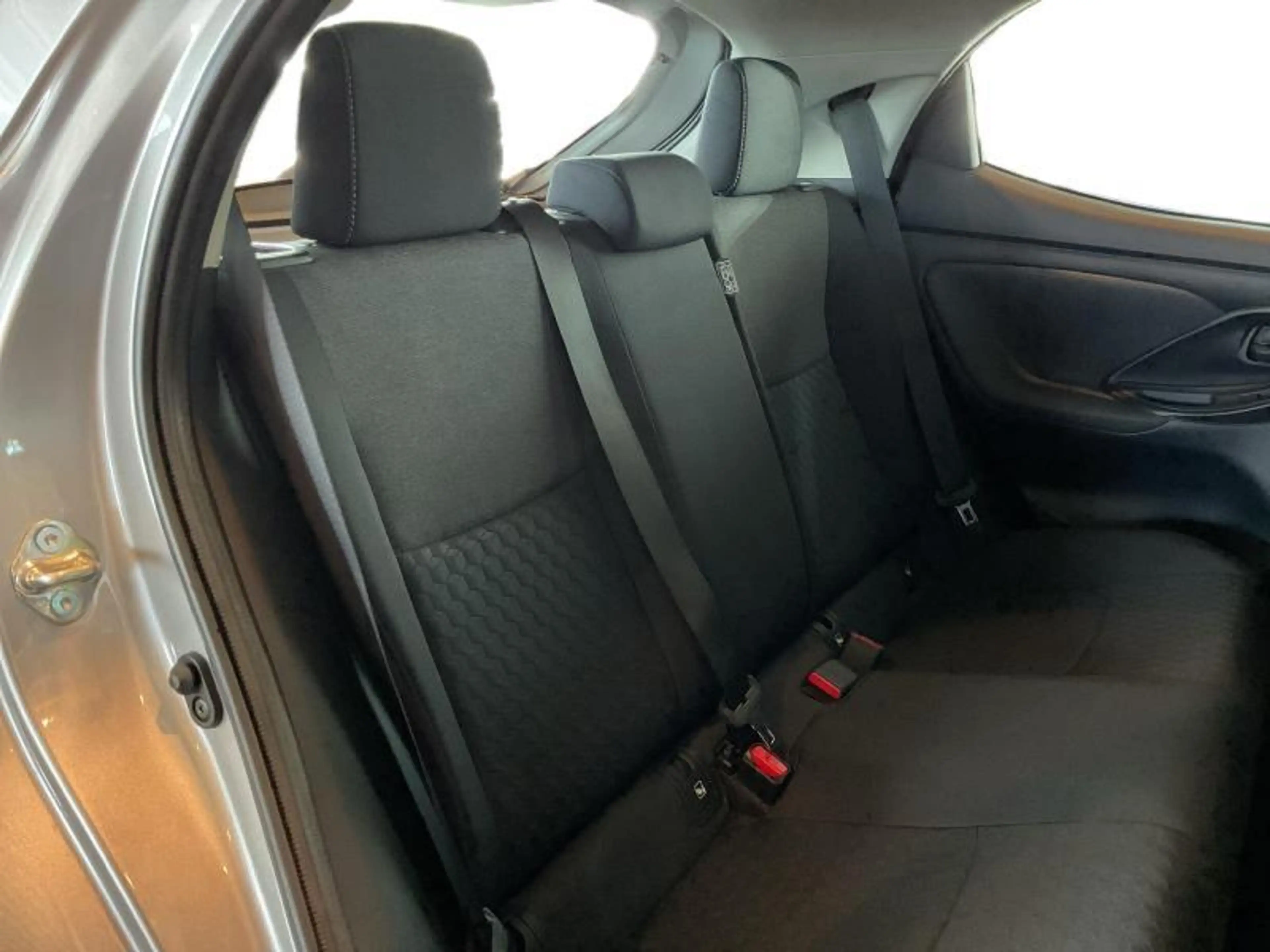 Toyota Yaris Iconic + High-Tech Pack — photo 10
