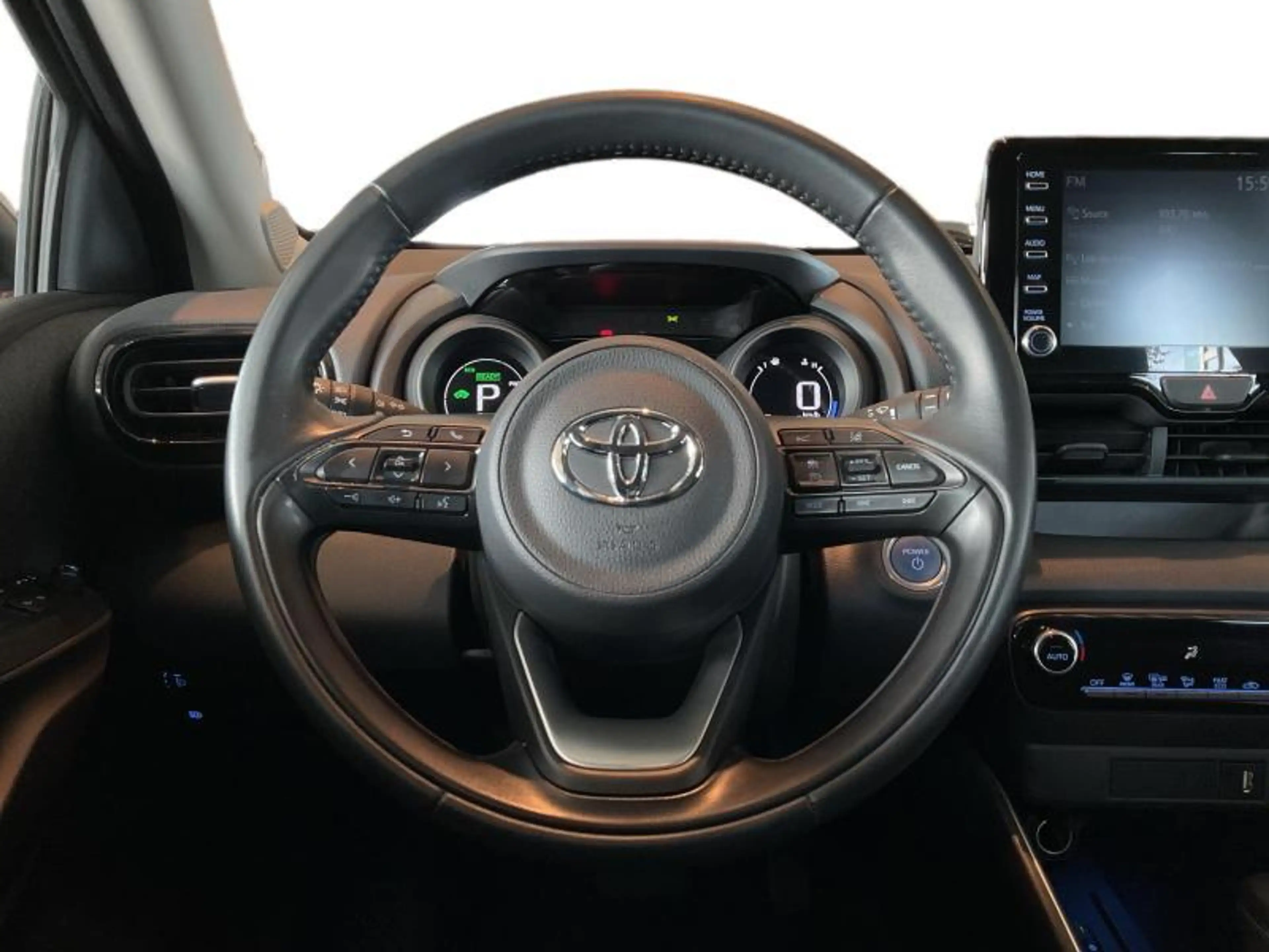 Toyota Yaris Iconic + High-Tech Pack — photo 8