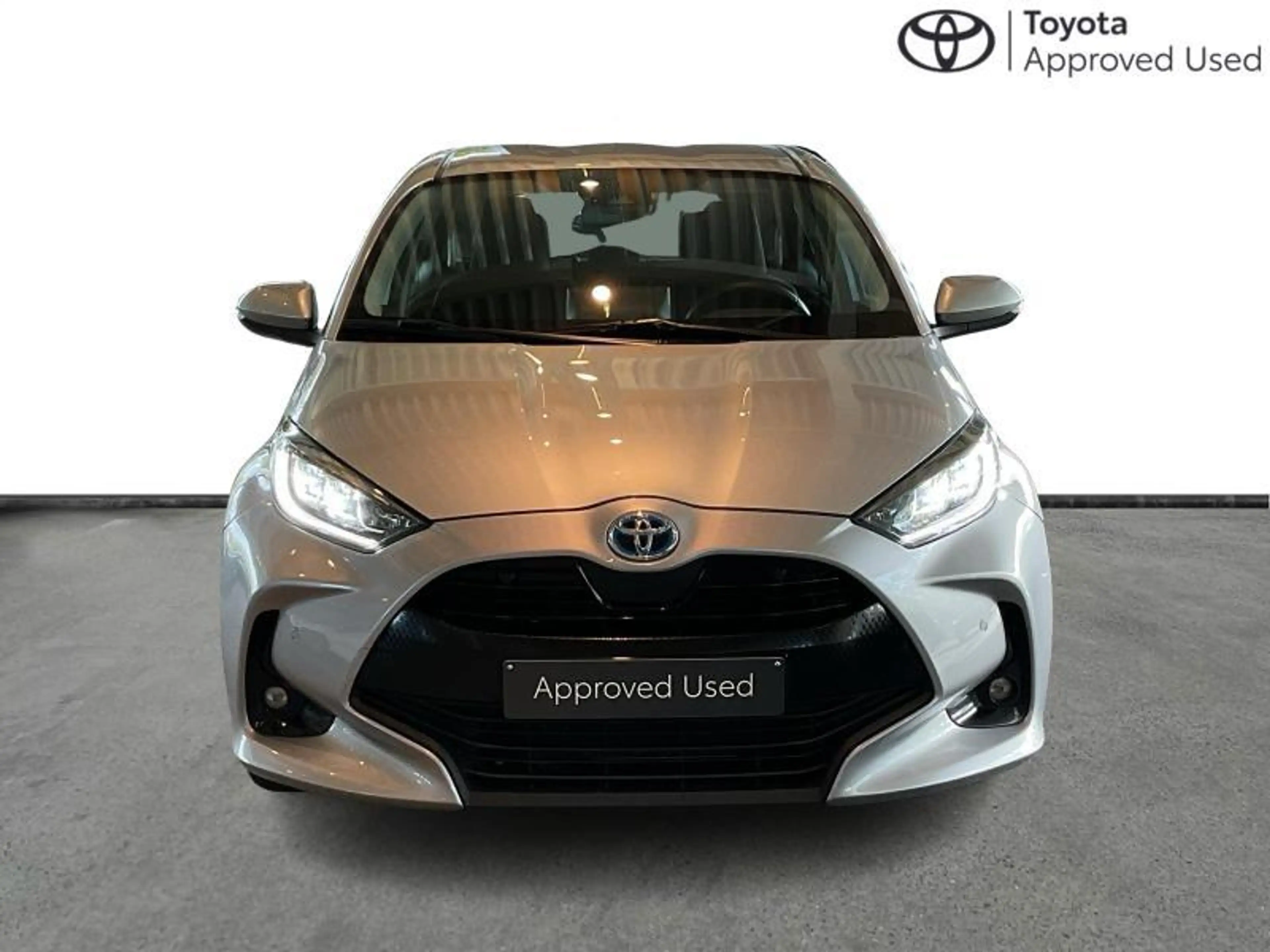 Toyota Yaris Iconic + High-Tech Pack — photo 3