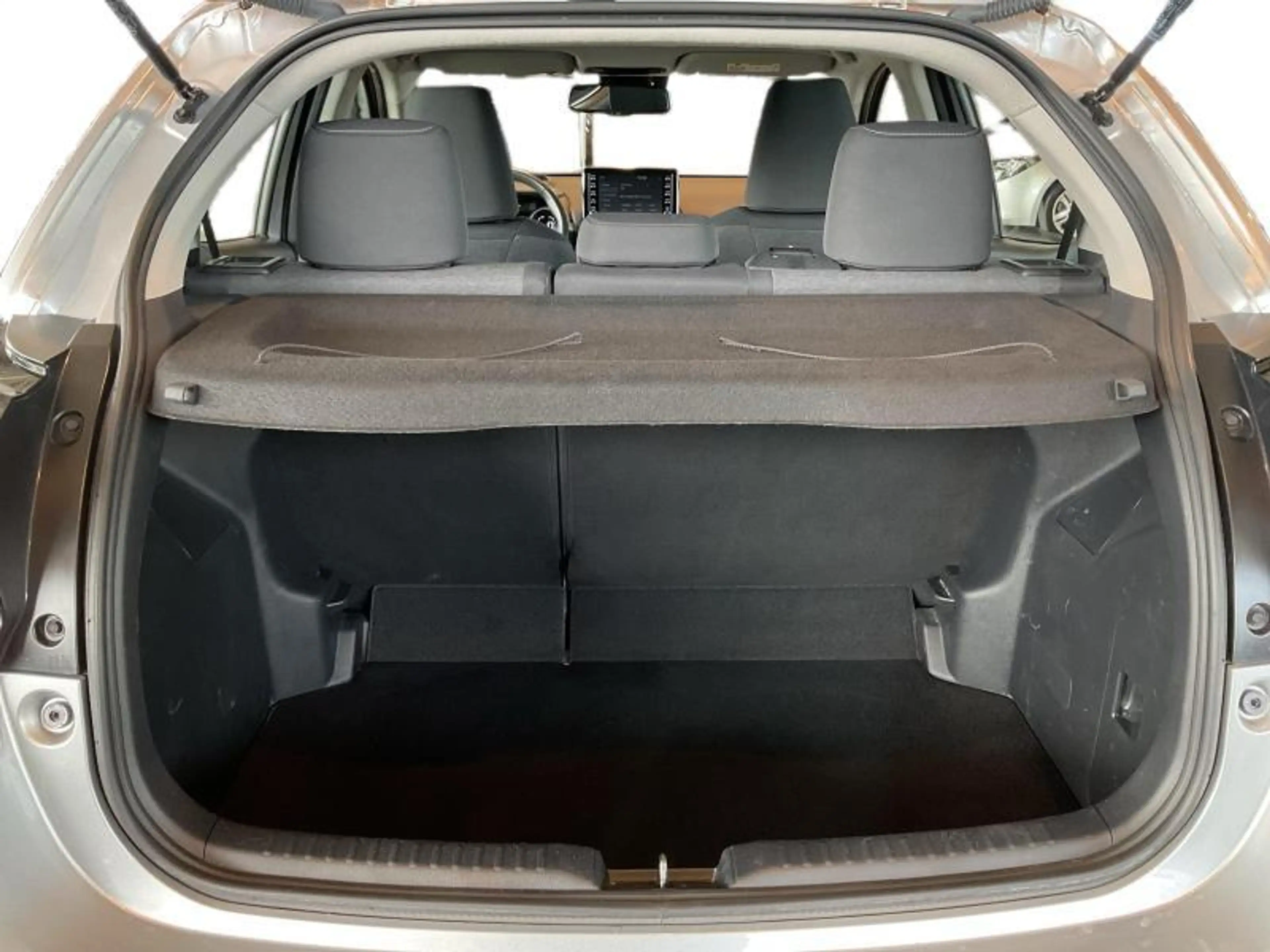 Toyota Yaris Iconic + High-Tech Pack — photo 9